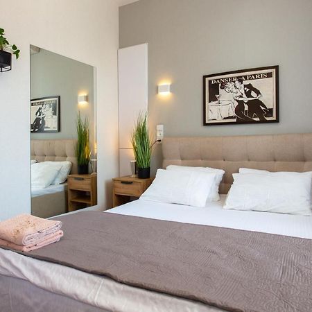 Modern Studio Beside Metro Yaroslava Mudroho, Universytet - Chernyshevska Str 95-7 คาร์คิฟ ภายนอก รูปภาพ