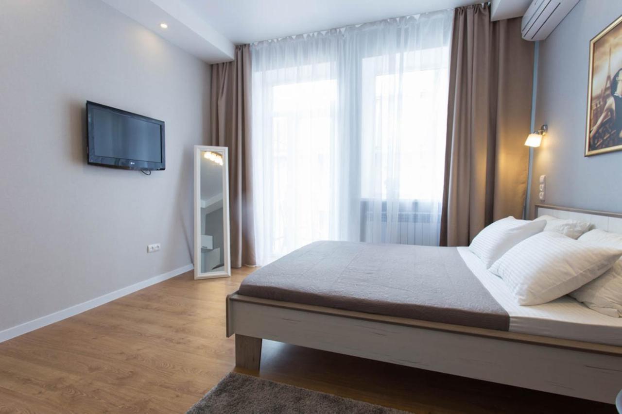 Modern Studio Beside Metro Yaroslava Mudroho, Universytet - Chernyshevska Str 95-7 คาร์คิฟ ภายนอก รูปภาพ