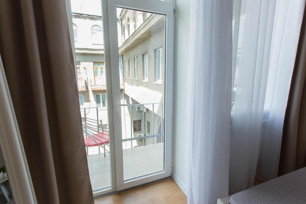 Modern Studio Beside Metro Yaroslava Mudroho, Universytet - Chernyshevska Str 95-7 คาร์คิฟ ภายนอก รูปภาพ